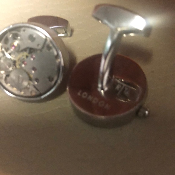 RT London Men's Slim Skeleton Round Gear Cufflinks - Picture 2 of 3